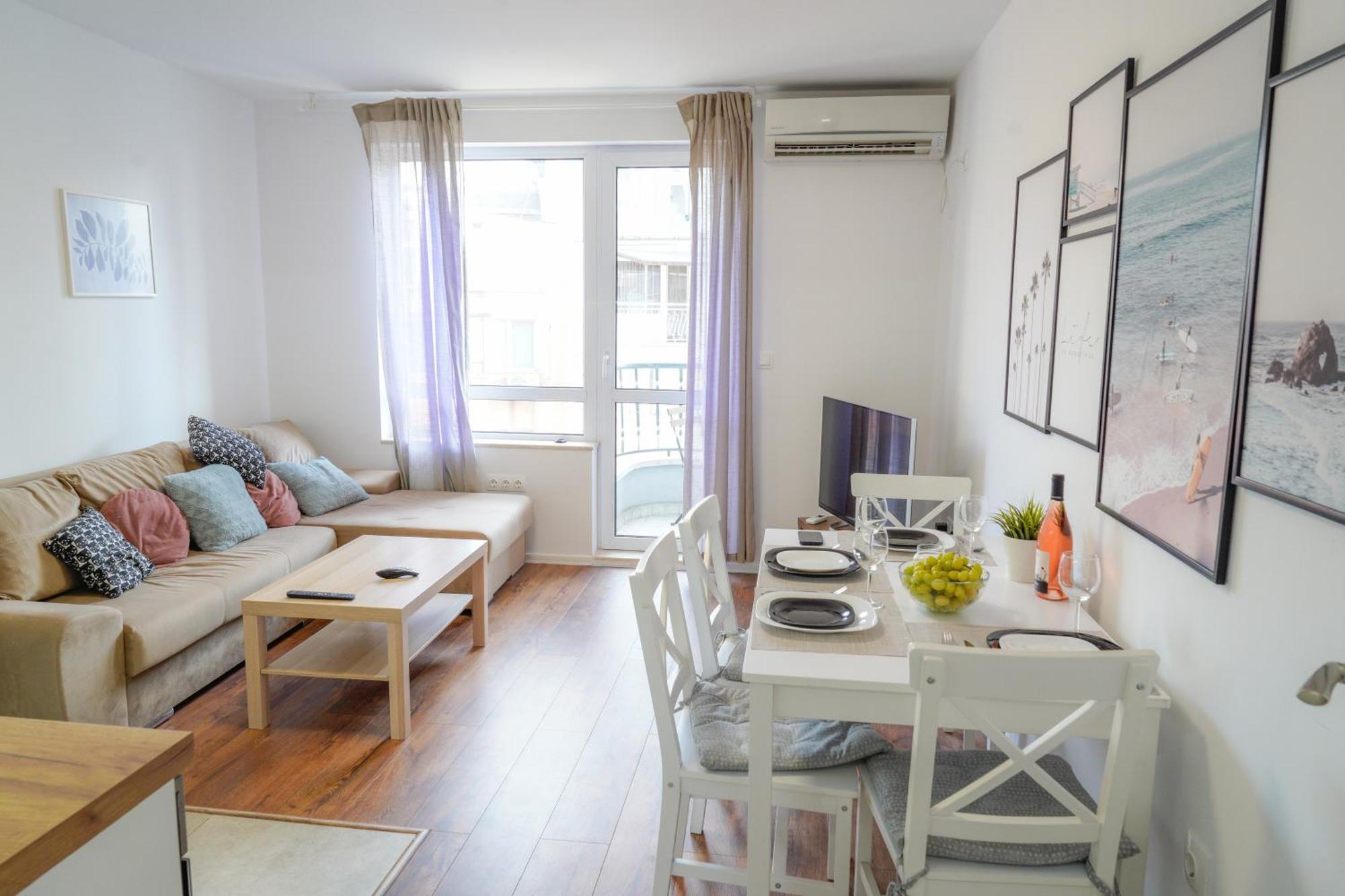 Central Cosy, Fully Renovated 2Bd Near The Cathedral Várna Kültér fotó