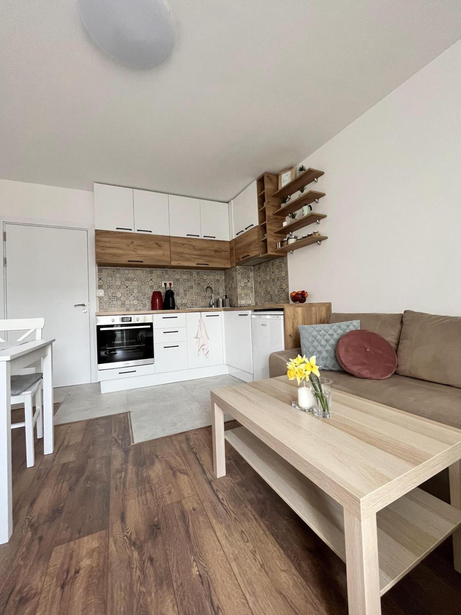 Central Cosy, Fully Renovated 2Bd Near The Cathedral Várna Kültér fotó