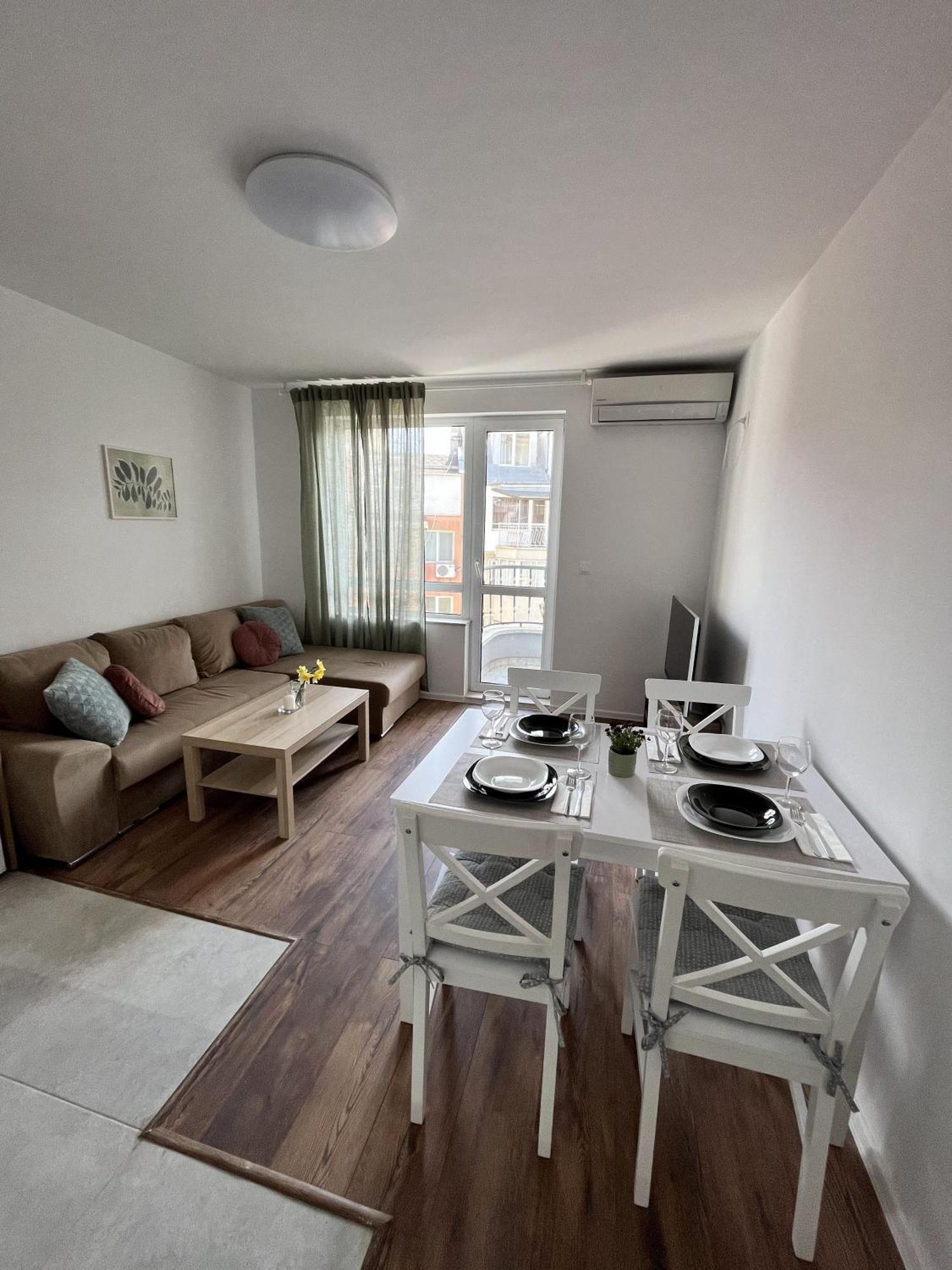 Central Cosy, Fully Renovated 2Bd Near The Cathedral Várna Kültér fotó