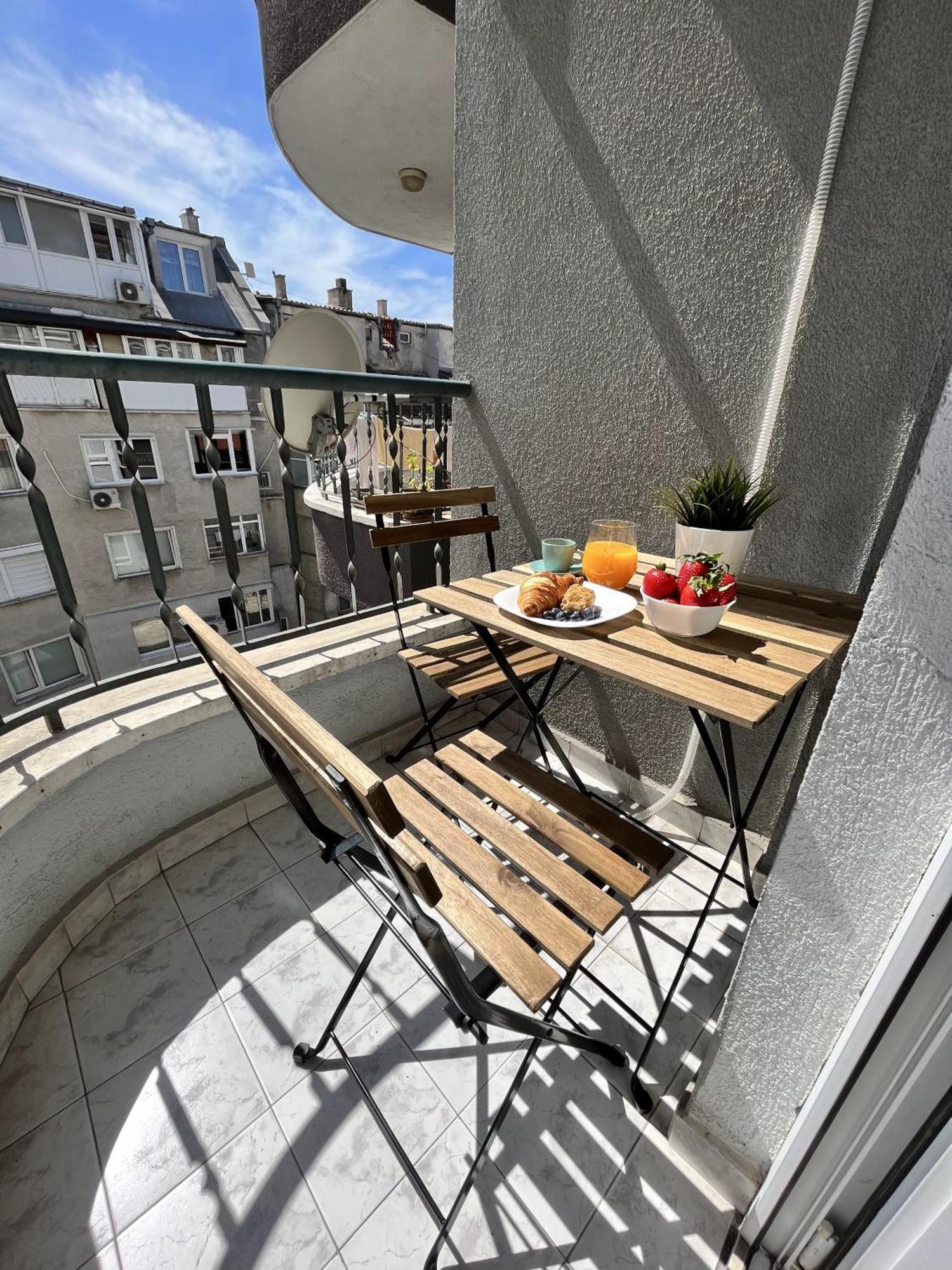 Central Cosy, Fully Renovated 2Bd Near The Cathedral Várna Kültér fotó