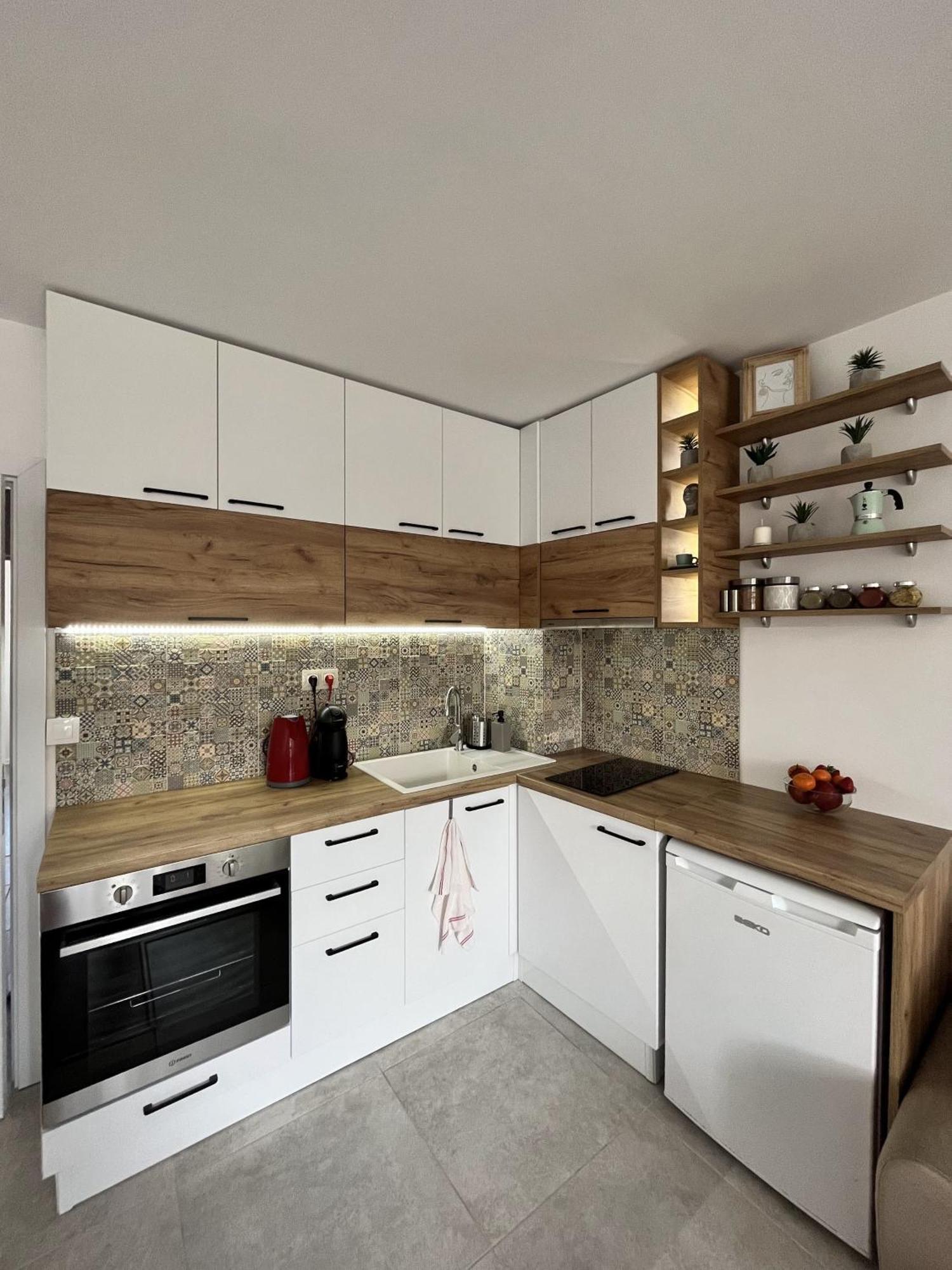 Central Cosy, Fully Renovated 2Bd Near The Cathedral Várna Kültér fotó