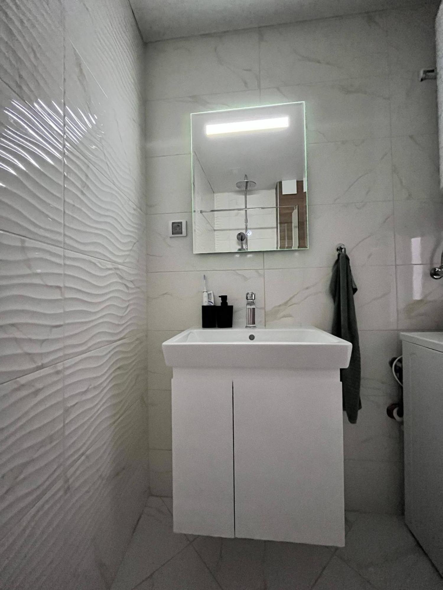 Central Cosy, Fully Renovated 2Bd Near The Cathedral Várna Kültér fotó